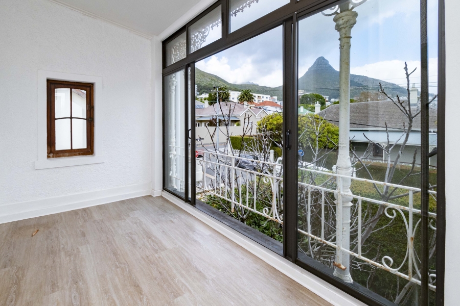 3 Bedroom Property for Sale in Sea Point Western Cape